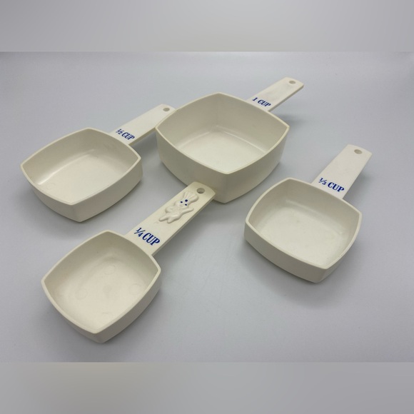 Set of 4 Vintage Pillsbury Doughboy Measuring Cups - Picture 2 of 12